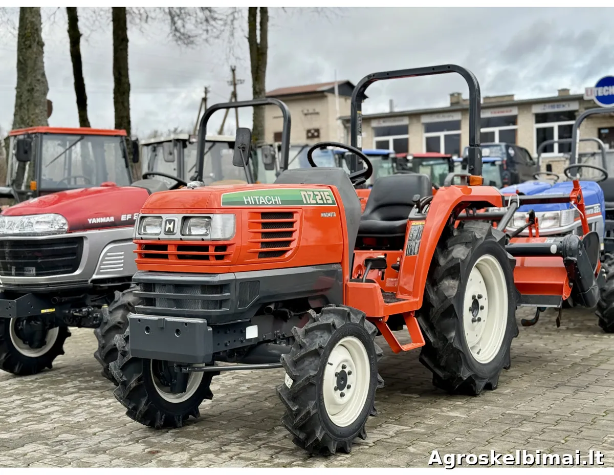 Parduodamas Hitachi NZ-215 su žemės dirbimo freza