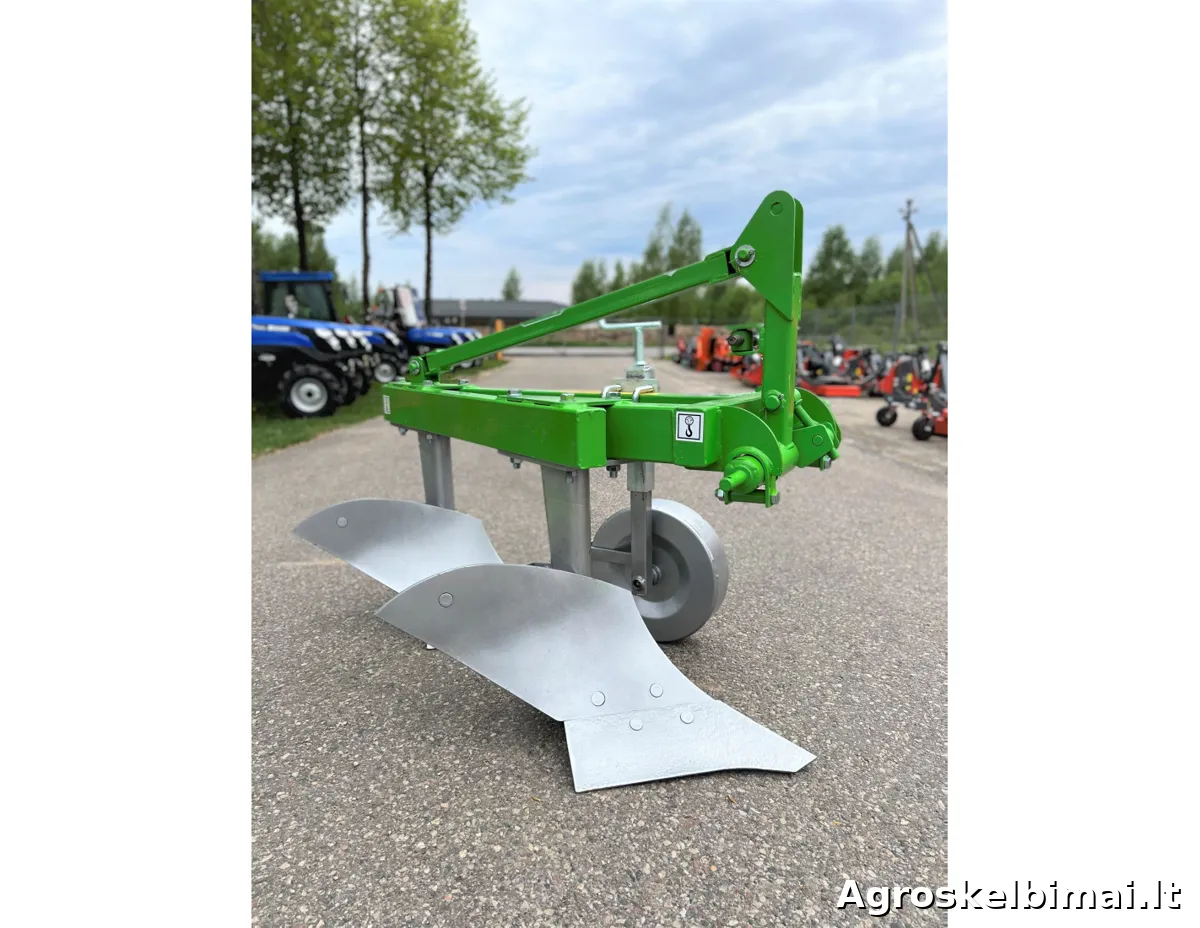 Dviejų korpusų plūgas 20 cm "Bomet"