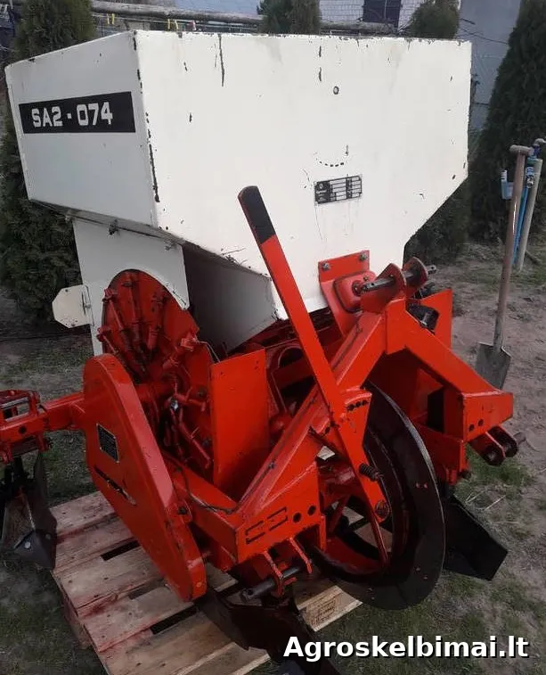 Parduodama čekiška dvivagė bulvių sodinamoji "Agrostroj" - pagrindinė nuotrauka