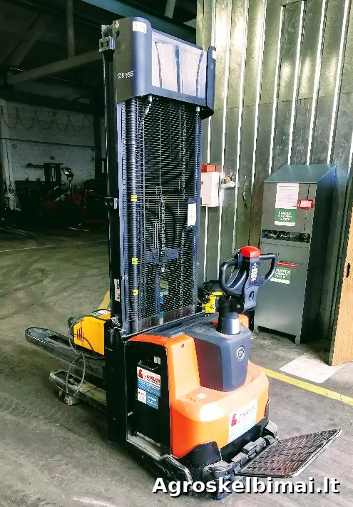 Elektrinis aukšto kėlimo vežimėlis BT SWE140L - pagrindinė nuotrauka