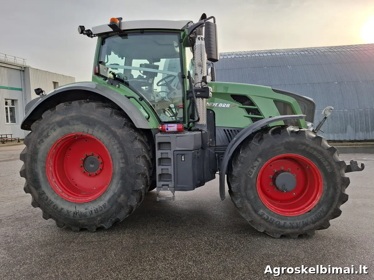 Fendt 828 ProfiPlus - Traktoriai nuotrauka 4