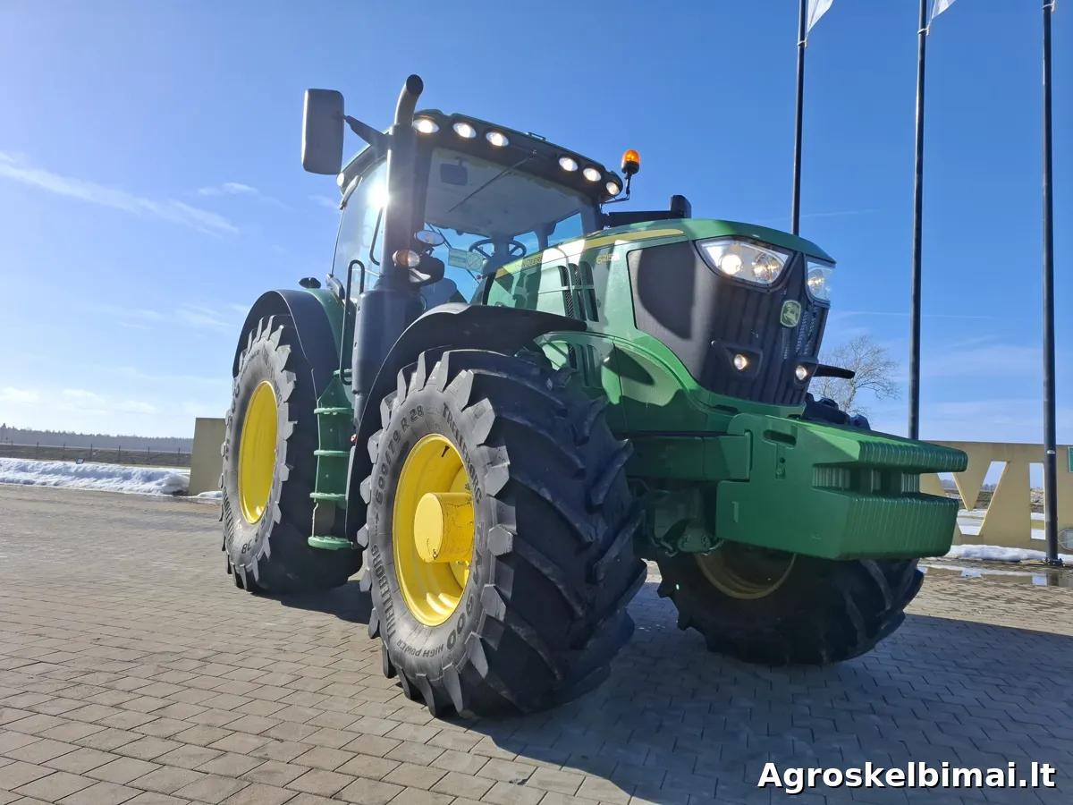 John Deere 6215R - Traktoriai nuotrauka 2