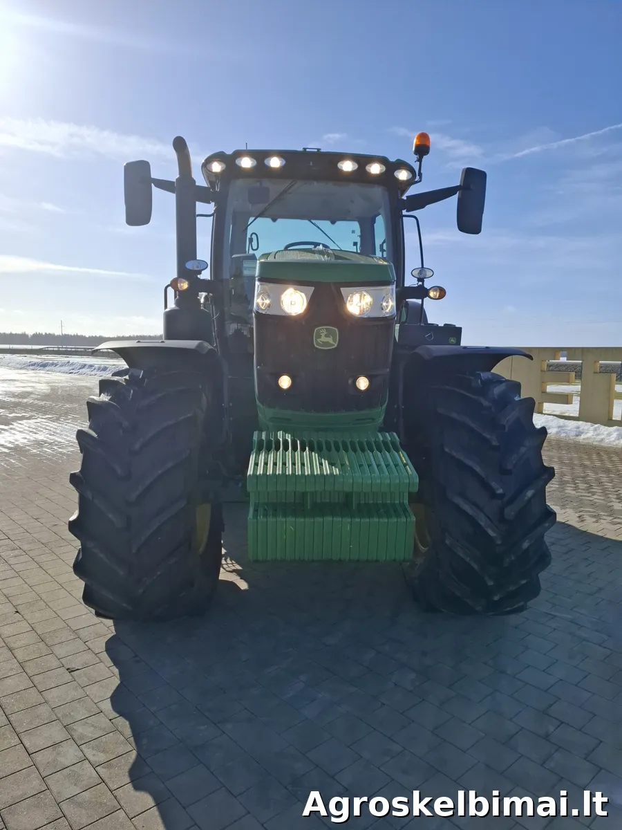 John Deere 6215R - Traktoriai nuotrauka 4