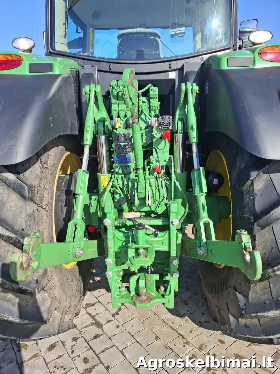 John Deere 6215R - Traktoriai nuotrauka 8
