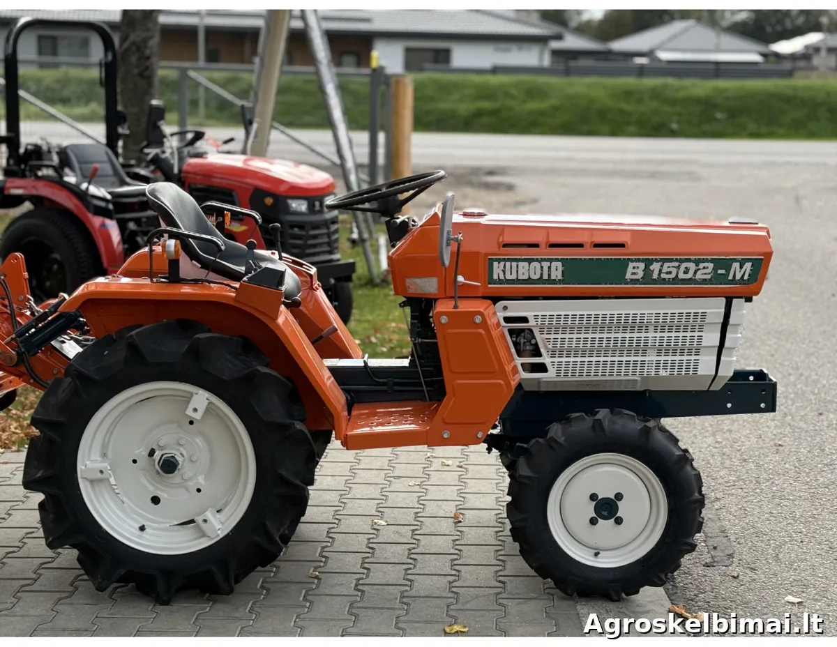 Parduodamas Kubota B-1502 su žemės dirbimo freza