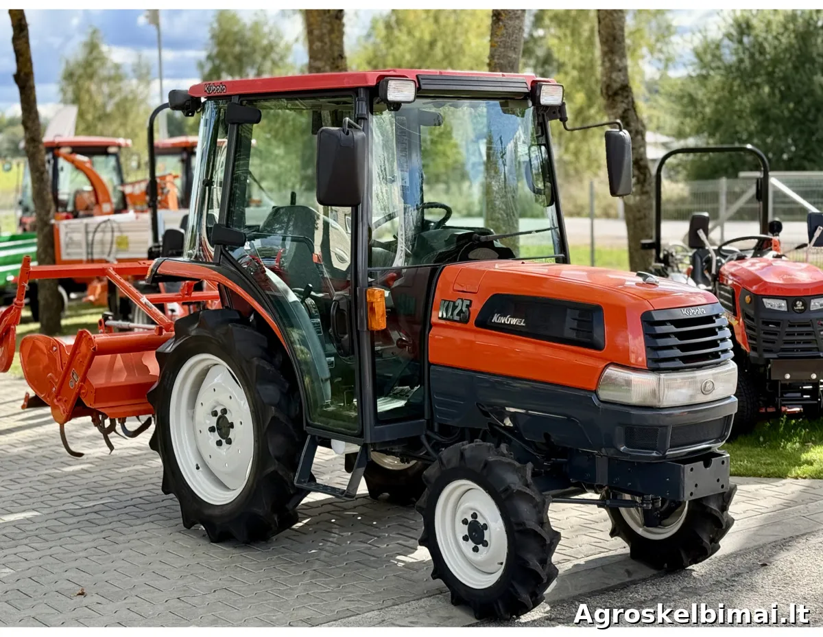 Parduodamas Kubota KL-25 su žemės dirbimo freza