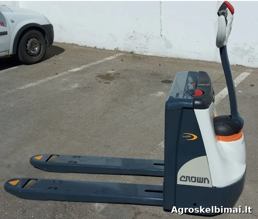 Naudotas elektrinis palečių vežimėlis CROWN WP3015 – paruoštas darbui - pagrindinė nuotrauka