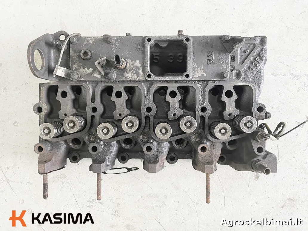 Parduodama „Komatsu“ SAA4D102E-2 variklio galva
