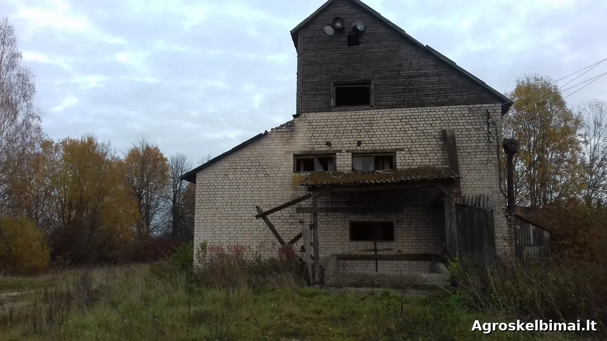 Parduodama žemė su pastatais - Nekilnojamasis turtas nuotrauka 3