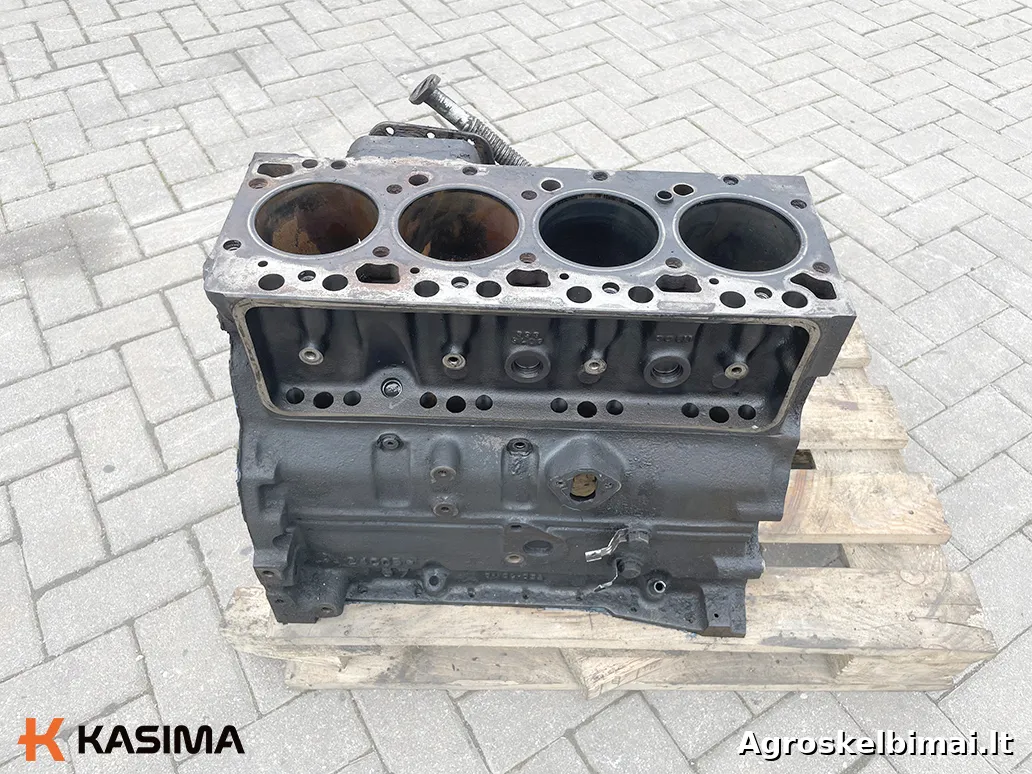 Parduodamas „Komatsu“ SAA4D102E-2 variklio blokas