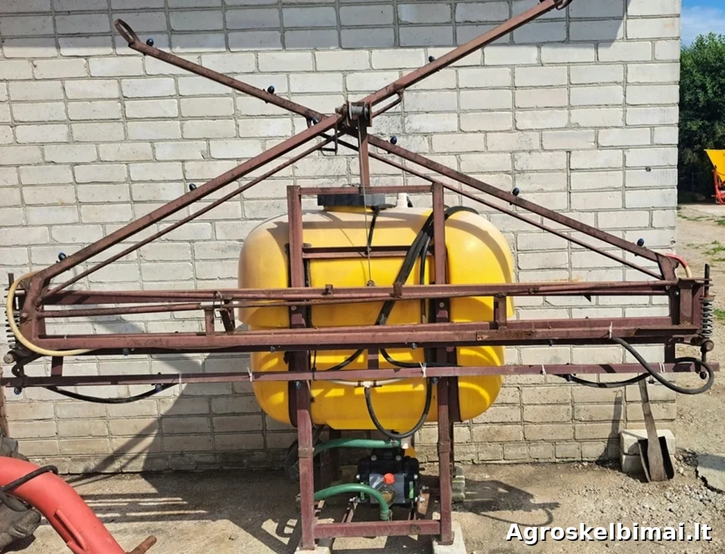 Parduodame trašų barstytuvą ir purkštuvą