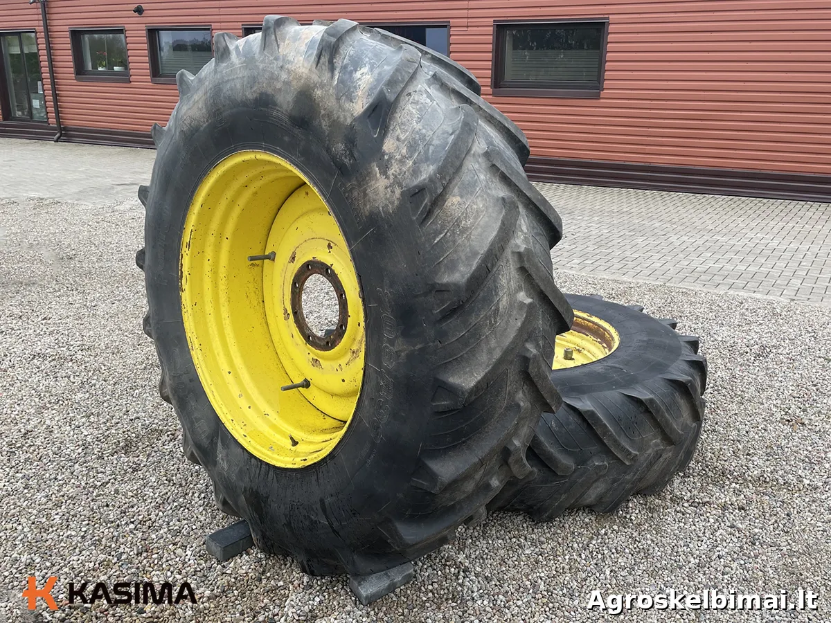 Parduodami John Deere 20.8 R38 galiniai ratai - Traktoriai nuotrauka 3