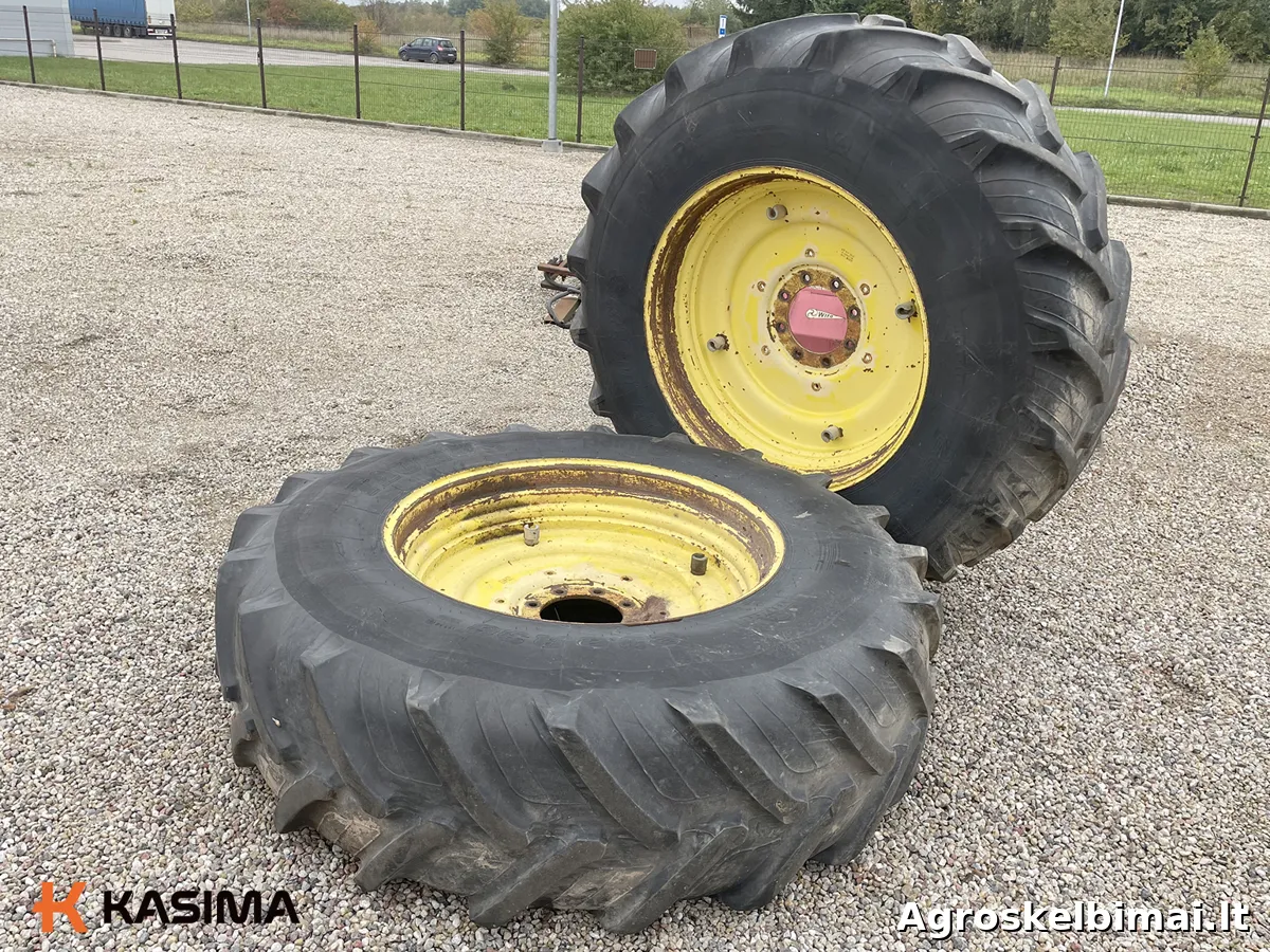Parduodami John Deere 20.8 R38 galiniai ratai - Traktoriai nuotrauka 2