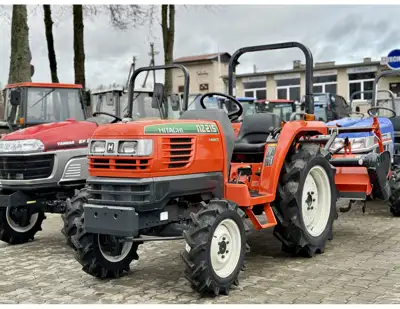 Parduodamas Hitachi NZ-215 su žemės dirbimo freza