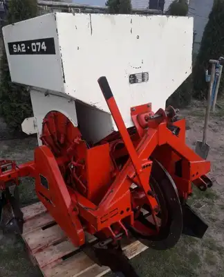 Parduodama čekiška dvivagė bulvių sodinamoji "Agrostroj"