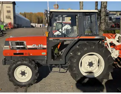 Parduodamas Kubota GL-32 su žemės dirbimo freza