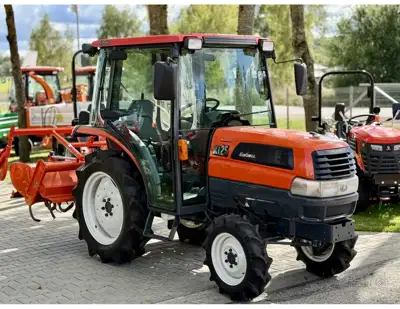 Parduodamas Kubota KL-25 su žemės dirbimo freza