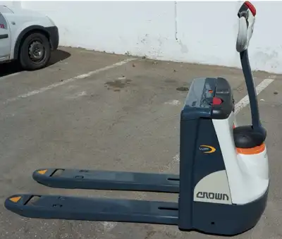 Naudotas elektrinis palečių vežimėlis CROWN WP3015 – paruoštas darbui