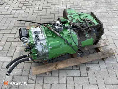 Parduodama John Deere 6910S greičių dėžė