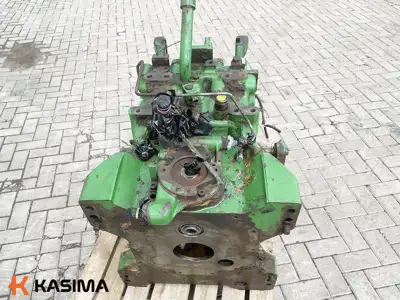 Parduodamas John Deere 6910S galinio tilto diferencialas