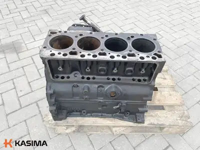 Parduodamas „Komatsu“ SAA4D102E-2 variklio blokas